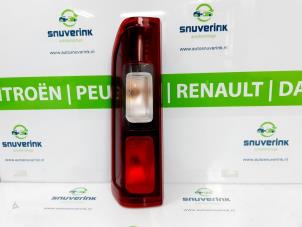 Usagé Feu arrière gauche Opel Vivaro Combi 1.6 CDTI Biturbo 120 Prix € 78,65 Prix TTC proposé par Snuverink Autodemontage
