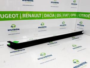 Used Sliding door rail, right Opel Vivaro Combi 1.6 CDTI Biturbo 120 Price on request offered by Snuverink Autodemontage