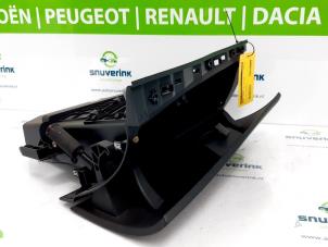 Used Glovebox Renault Megane III Grandtour (KZ) 1.5 dCi 110 Price € 35,00 Margin scheme offered by Snuverink Autodemontage