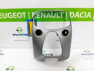Usagé Elément tableau de bord Peugeot 108 1.0 12V Prix € 25,00 Règlement à la marge proposé par Snuverink Autodemontage