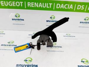 Usagé Levier frein à main Peugeot 108 1.0 12V Prix € 30,00 Règlement à la marge proposé par Snuverink Autodemontage