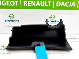Begagnade Handskfack Peugeot 108 1.0 12V Pris € 34,98 Marginaltabell erbjuds av Snuverink Autodemontage