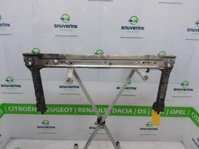 Subframe from a Renault Megane III Grandtour (KZ) 1.5 dCi 110 2012
