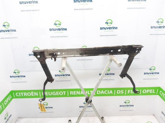 Subframe from a Renault Megane III Grandtour (KZ) 1.5 dCi 110 2012