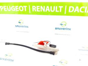 Used Brake fluid reservoir Citroen C4 Picasso (3D/3E) 1.6 e-HDi 115 Price € 24,20 Inclusive VAT offered by Snuverink Autodemontage