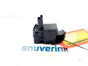 Usados Motor de bloqueo de la tapa del depósito de combustible Citroen C4 Picasso (3D/3E) 1.6 e-HDi 115 Precio € 30,25 IVA incluido ofrecido por Snuverink Autodemontage