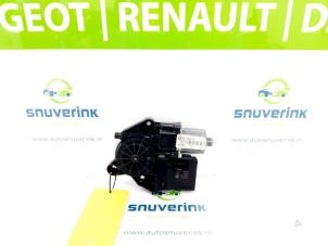 Used Door window motor Renault Scénic III (JZ) 1.6 16V Price € 30,00 Margin scheme offered by Snuverink Autodemontage
