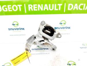 Usados Soporte de motor Renault Scénic III (JZ) 1.6 16V Precio € 27,00 Norma de margen ofrecido por Snuverink Autodemontage