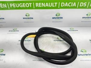 Used Front door seal 4-door, right Renault Clio IV (5R) 0.9 Energy TCE 90 12V Price € 40,00 Margin scheme offered by Snuverink Autodemontage