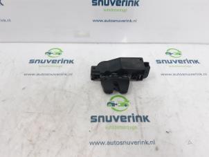 Used Tailgate lock mechanism Peugeot 807 2.2 16V Price € 25,00 Margin scheme offered by Snuverink Autodemontage