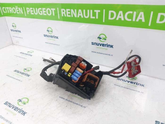 Caja de fusibles Renault Twingo II 1.2 16V 8200626356 RENAULT