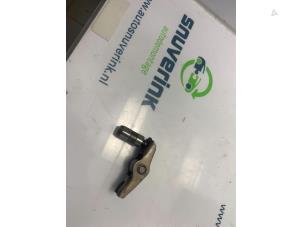 Used Rocker arm Peugeot 407 SW (6E) 2.0 HDiF 16V Price € 25,00 Margin scheme offered by Snuverink Autodemontage