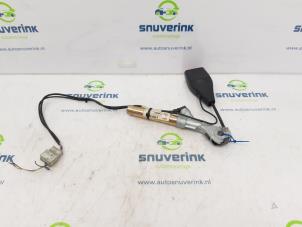 Used Front seatbelt buckle, left Renault Twingo (C06) 1.2 Price € 35,00 Margin scheme offered by Snuverink Autodemontage