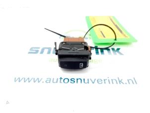 Used Rear window heating switch Opel Vivaro 2.5 DTI 16V Price € 15,00 Margin scheme offered by Snuverink Autodemontage