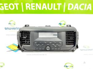 Usados Panel de control de radio Peugeot Expert (VA/VB/VE/VF/VY) 1.6 Blue HDi 95 16V Precio € 60,50 IVA incluido ofrecido por Snuverink Autodemontage