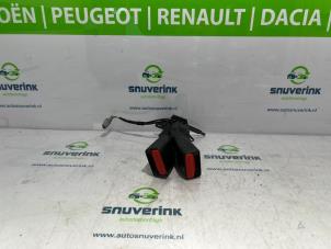 Used Rear seatbelt buckle, right Renault Clio IV Estate/Grandtour (7R) 1.5 Energy dCi 90 FAP Price € 36,30 Inclusive VAT offered by Snuverink Autodemontage
