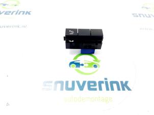 Używane Przelacznik czujników parkowania Peugeot Expert (VA/VB/VE/VF/VY) 1.6 Blue HDi 95 16V Cena € 18,15 Z VAT oferowane przez Snuverink Autodemontage