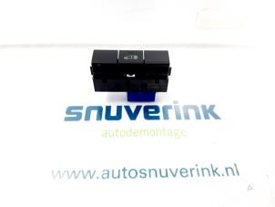 Used Central locking switch Peugeot Expert (VA/VB/VE/VF/VY) 1.6 Blue HDi 95 16V Price € 18,15 Inclusive VAT offered by Snuverink Autodemontage