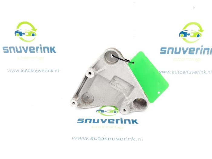 Usagé Support dynamo haut Opel Mokka/Mokka X 1.4 Turbo 16V 4x2 Prix € 14,48 Règlement à la marge proposé par Snuverink Autodemontage
