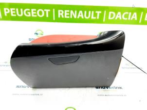 Usagé Boîte à gants Renault Captur (2R) 1.2 TCE 16V EDC Prix € 40,00 Règlement à la marge proposé par Snuverink Autodemontage