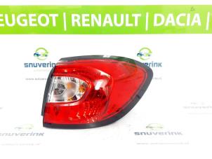 Usagé Feu arrière droit Renault Captur (2R) 1.2 TCE 16V EDC Prix € 30,00 Règlement à la marge proposé par Snuverink Autodemontage