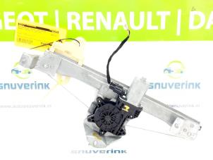 Usagé Mécanique vitre 4portes arrière gauche Renault Captur (2R) 1.2 TCE 16V EDC Prix € 50,00 Règlement à la marge proposé par Snuverink Autodemontage