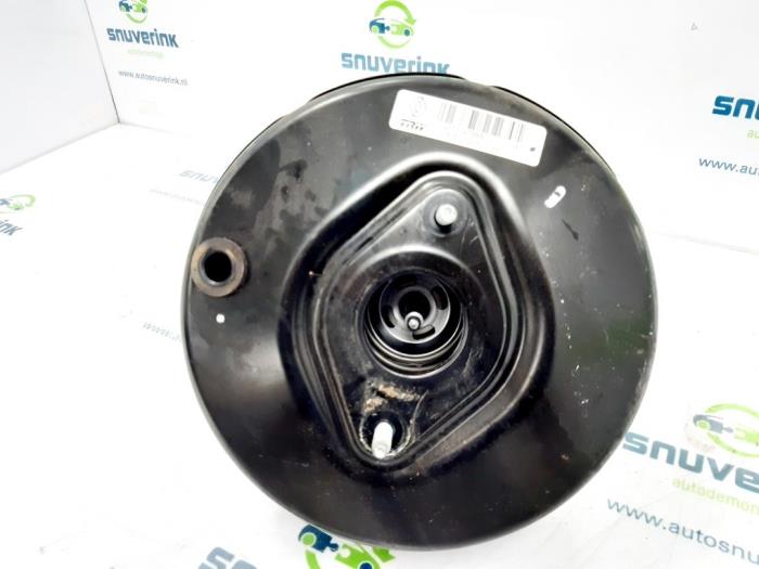 Brake servo from a Renault Clio IV (5R) 0.9 Energy TCE 90 12V 2015