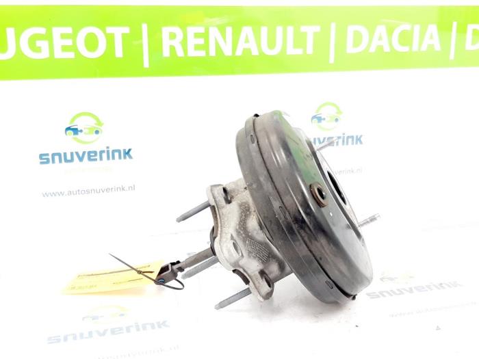 Brake servo from a Renault Clio IV (5R) 0.9 Energy TCE 90 12V 2015