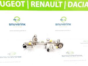 Używane Listwa wtryskowa Renault Clio IV (5R) 0.9 Energy TCE 90 12V Cena € 30,00 Procedura marży oferowane przez Snuverink Autodemontage