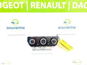 Używane Panel sterowania nagrzewnicy Renault Clio IV (5R) 0.9 Energy TCE 90 12V Cena € 30,00 Procedura marży oferowane przez Snuverink Autodemontage