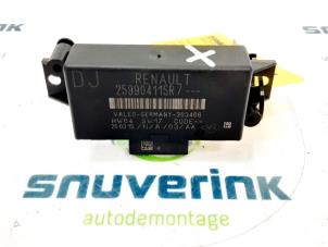 Used PDC Module Renault Clio IV (5R) 0.9 Energy TCE 90 12V Price € 30,00 Margin scheme offered by Snuverink Autodemontage