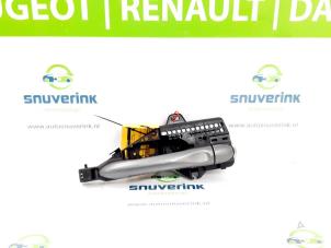 Used Door handle 2-door, right Renault Clio IV (5R) 0.9 Energy TCE 90 12V Price € 20,00 Margin scheme offered by Snuverink Autodemontage