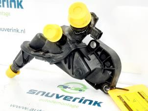 Used Thermostat housing Renault Clio IV (5R) 0.9 Energy TCE 90 12V Price € 20,00 Margin scheme offered by Snuverink Autodemontage