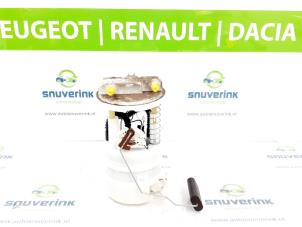 Używane Elektryczna pompa paliwa Renault Clio IV (5R) 0.9 Energy TCE 90 12V Cena € 35,00 Procedura marży oferowane przez Snuverink Autodemontage