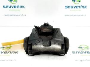 Usagé Etrier de frein avant droit Renault Captur (2R) 1.2 TCE 16V EDC Prix € 35,00 Règlement à la marge proposé par Snuverink Autodemontage