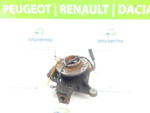 Usagé Fusée avant droit Renault Captur (2R) 1.2 TCE 16V EDC Prix € 75,00 Règlement à la marge proposé par Snuverink Autodemontage