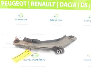 Usagé Bras de suspension avant droit Renault Captur (2R) 1.2 TCE 16V EDC Prix € 35,00 Règlement à la marge proposé par Snuverink Autodemontage