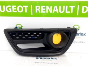 Gebrauchte Zierleiste Renault Captur (2R) 1.2 TCE 16V EDC Preis € 30,00 Margenregelung angeboten von Snuverink Autodemontage