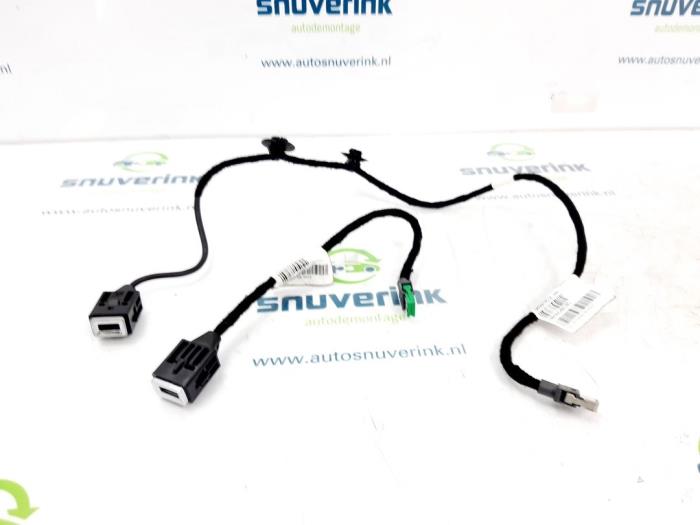 Connexion USB d'un Peugeot 308 SW (L4/L9/LC/LJ/LR) 1.6 BlueHDi 120 2015