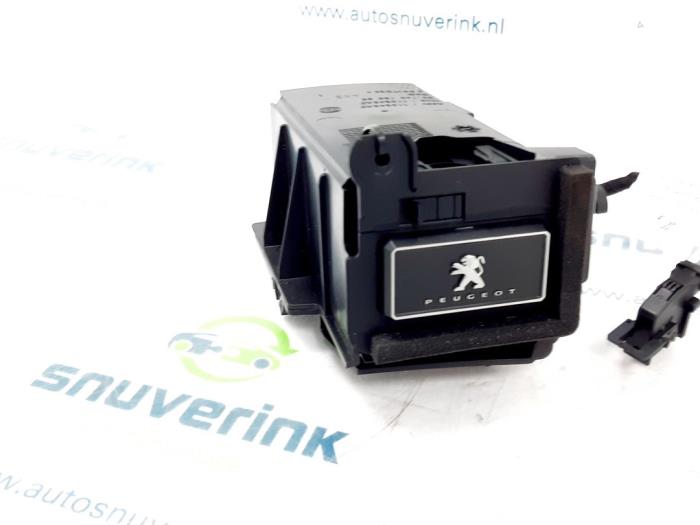 Usagé Divers Peugeot 3008 II (M4/MC/MJ/MR) 1.2 12V e-THP PureTech 130 Prix € 25,50 Règlement à la marge proposé par Snuverink Autodemontage