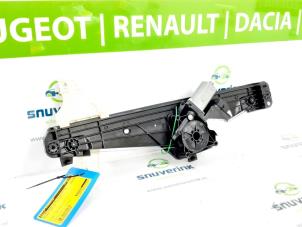 Używane Mechanizm szyby prawej tylnej wersja 4-drzwiowa Peugeot 3008 II (M4/MC/MJ/MR) 1.2 12V e-THP PureTech 130 Cena € 90,00 Procedura marży oferowane przez Snuverink Autodemontage