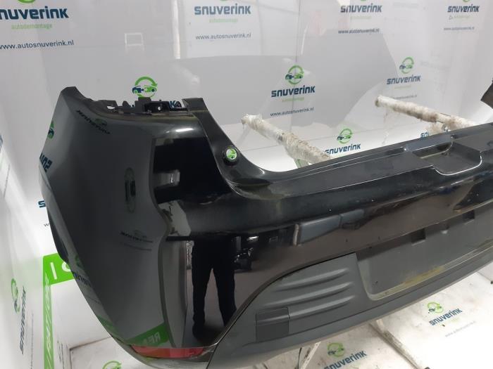 Rear bumper from a Renault Clio IV (5R) 1.5 dCi 90 FAP 2018