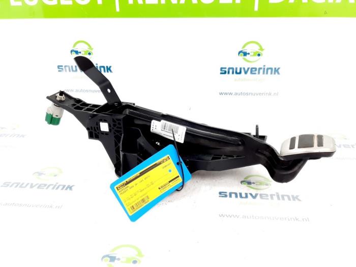 Używane Pedal hamulca Peugeot 3008 II (M4/MC/MJ/MR) 1.2 12V e-THP PureTech 130 Cena € 33,98 Procedura marży oferowane przez Snuverink Autodemontage