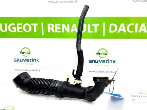 Gebrauchte Ansaugschlauch Luft Peugeot 3008 II (M4/MC/MJ/MR) 1.2 12V e-THP PureTech 130 Preis € 25,00 Margenregelung angeboten von Snuverink Autodemontage