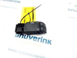 Used Steering wheel mounted radio control Renault Clio IV (5R) 1.5 dCi 90 FAP Price € 15,00 Margin scheme offered by Snuverink Autodemontage