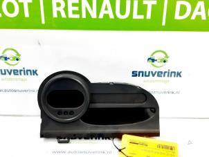 Used Instrument panel Renault Twingo II (CN) 1.2 Price € 85,00 Margin scheme offered by Snuverink Autodemontage