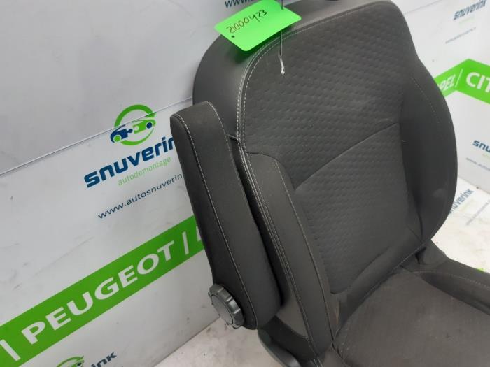 Seat, left from a Opel Vivaro 1.6 CDTI BiTurbo 140 2015