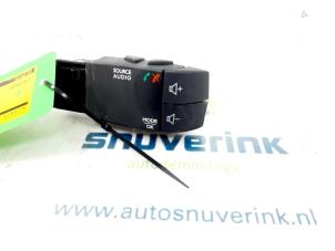 Gebrauchte Radiobedienung Lenkrad Opel Vivaro 1.6 CDTI BiTurbo 140 Preis auf Anfrage angeboten von Snuverink Autodemontage