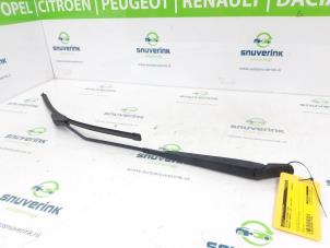 Used Front wiper arm Renault Kangoo Express (FW) 1.5 dCi 90 FAP Price € 30,25 Inclusive VAT offered by Snuverink Autodemontage