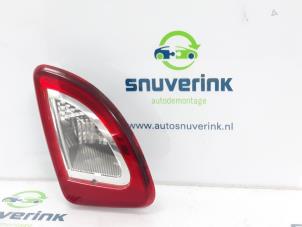 Używane Tylne swiatlo pozycyjne lewe Renault Twingo II (CN) 1.2 16V Cena € 20,00 Procedura marży oferowane przez Snuverink Autodemontage